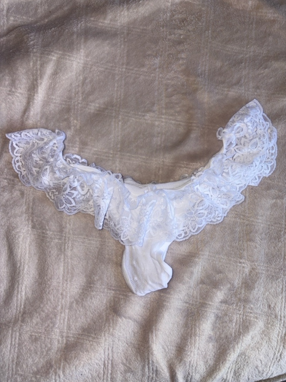 White Lace Off-Shoulder Bralette and Bikini Set - Picture 2 of 4